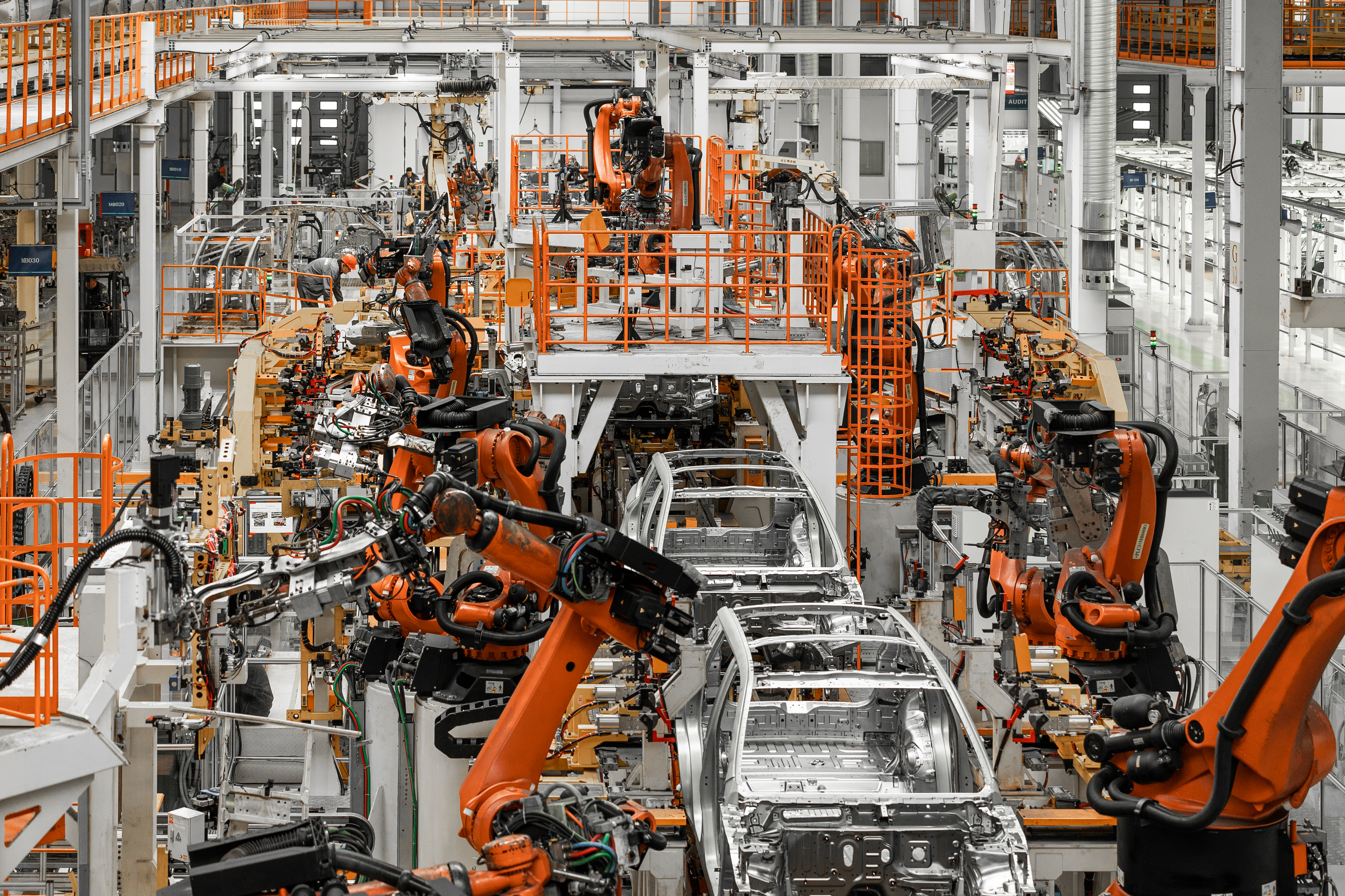 SCHALTSCHRÄNKE FÜR AUTOMOBILINDUSTRIE